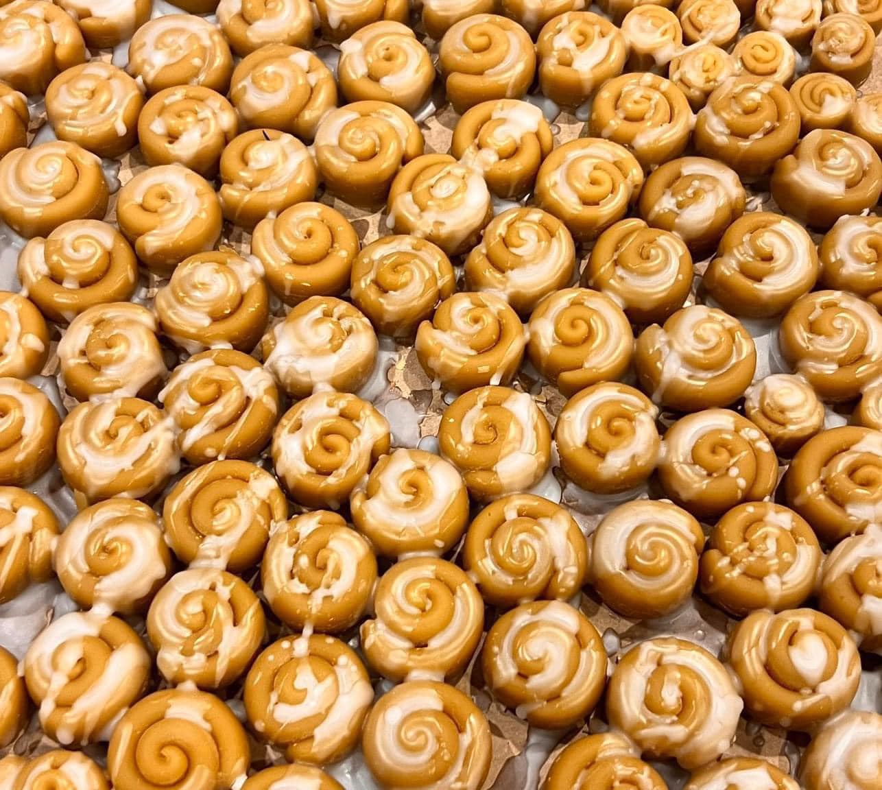 Iced Cinnamon Rolls Wax Melt Bakery Bites (Boxed)